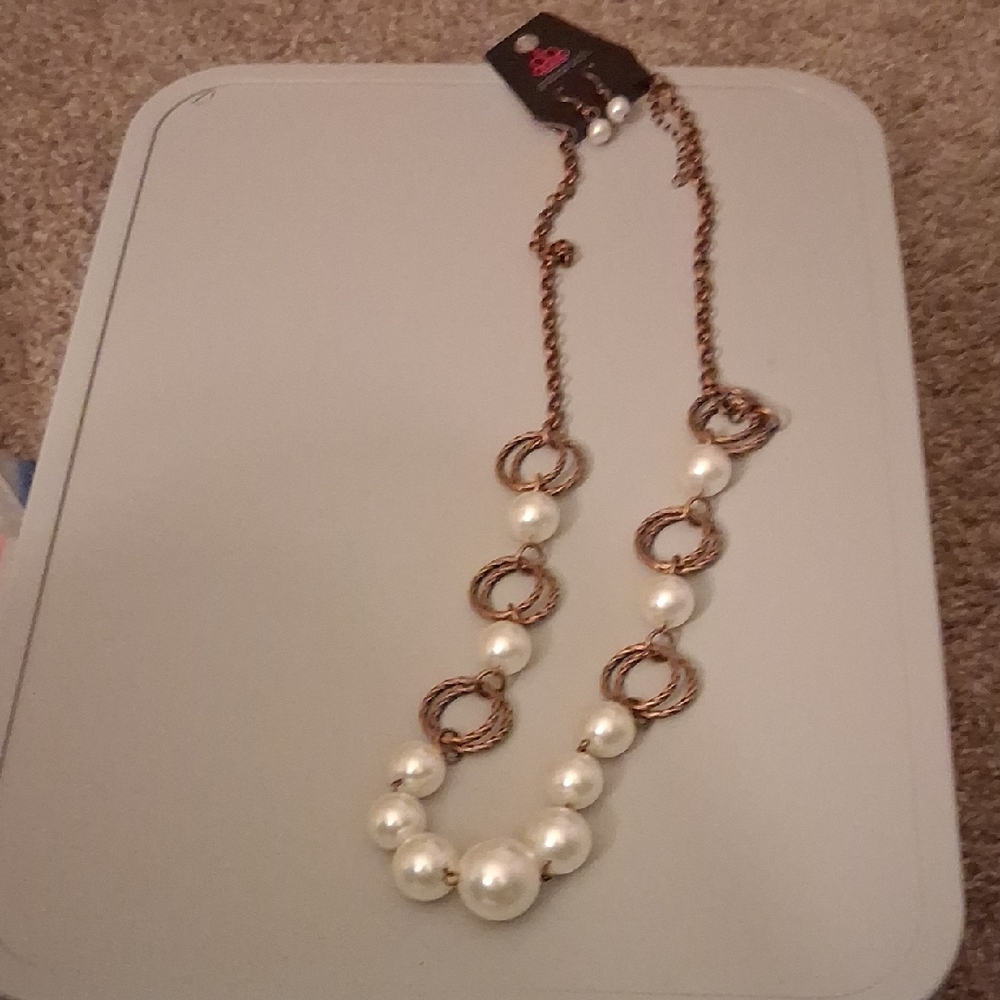 Paparazzi Pearl and Bronze Necklace
